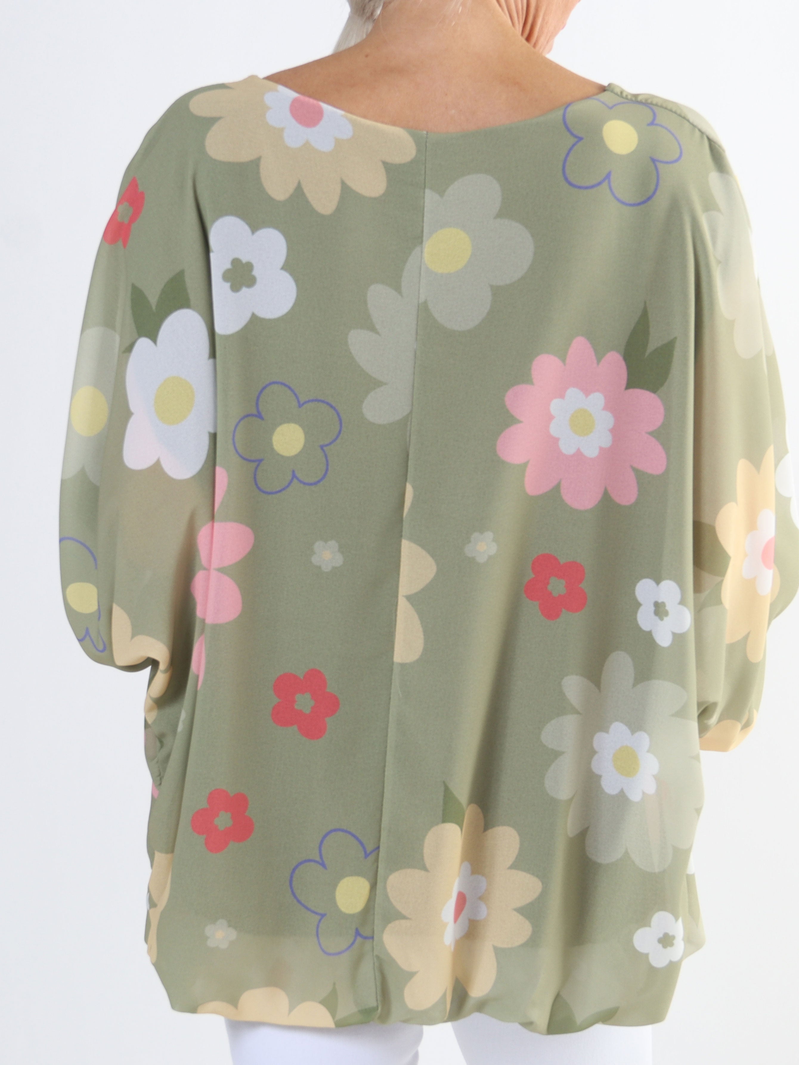 Destiny Flower - Chiffongblus med blommönster i plus size-modell